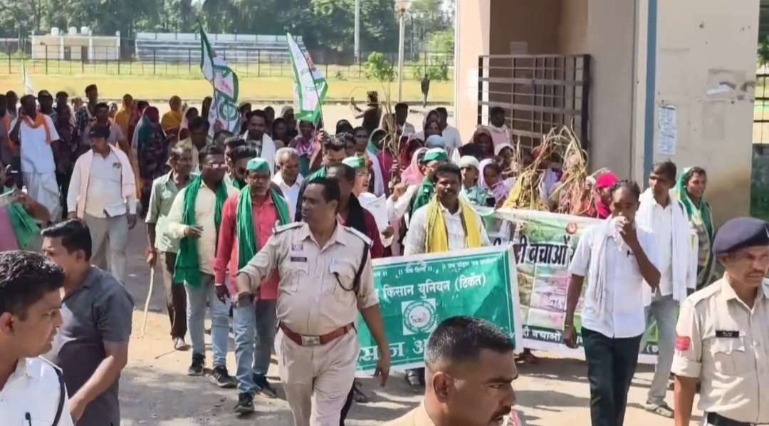 बस्तर में बाढ़ व NMDC नगरनार के गंदे पानी से लाखो हेक्टर फसल हुआ बर्बाद, उचित मुआवजे व ऋण माफी की किसानों ने लगाई गुहार….